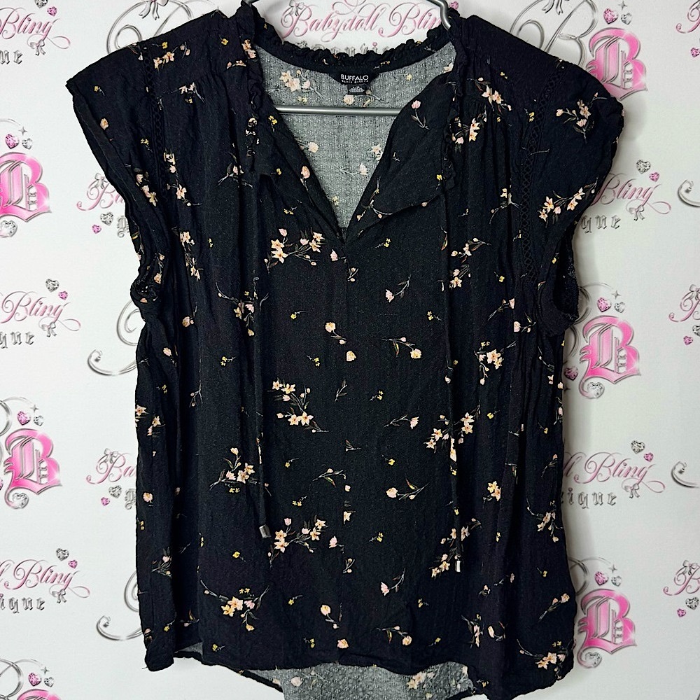 Buffalo David Bitton Black Ruffled Cap Sleeve Blouse floral flowers top large